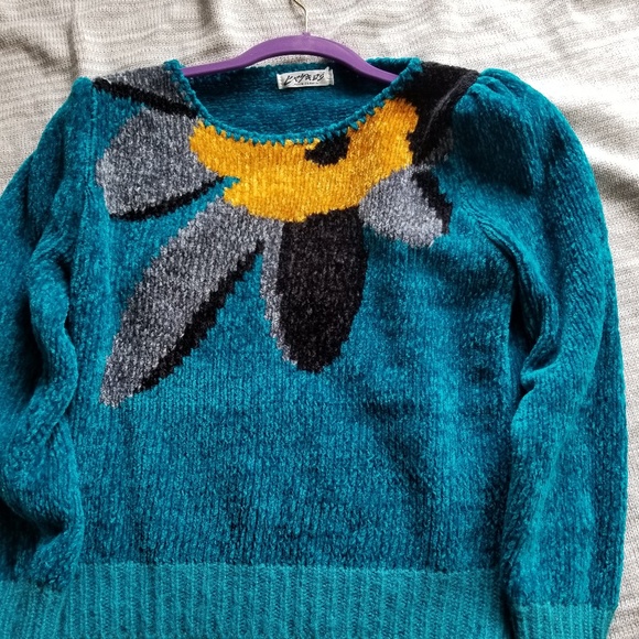 Sweater - Picture 1 of 3